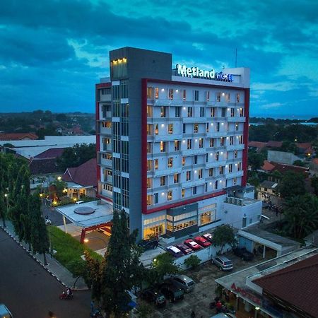 Metland Hotel Cirebon Extérieur photo