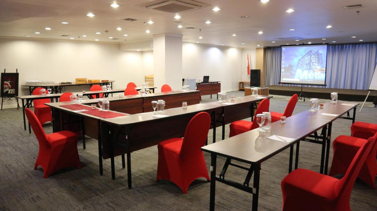 Metland Hotel Cirebon Extérieur photo