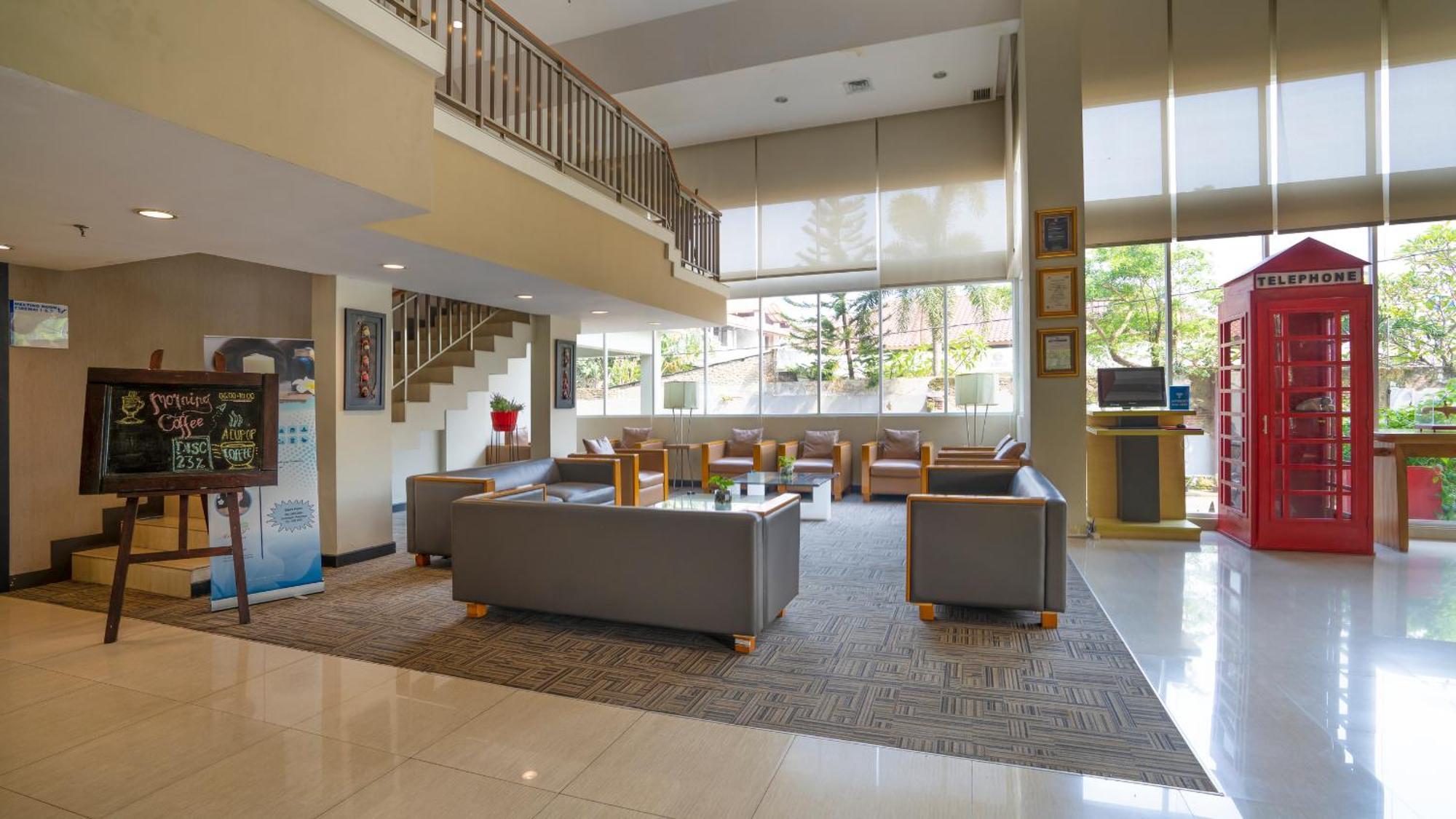 Metland Hotel Cirebon Extérieur photo